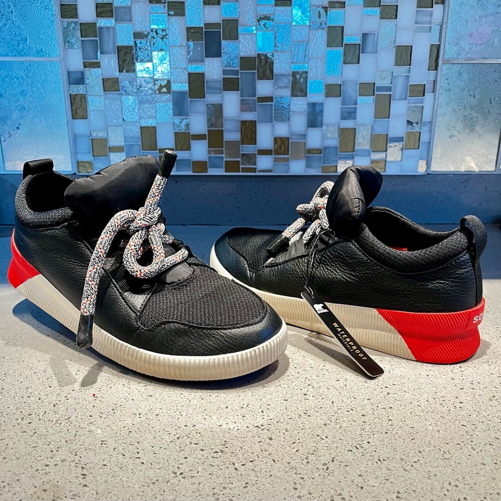 Sorel Out and About Street Sneaker Women’s 9.5 Like New with a style tag
